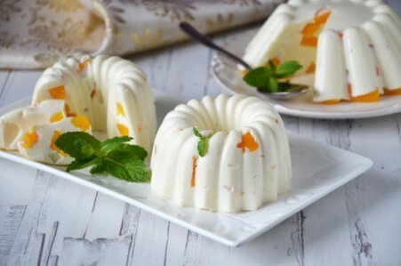 
Полезный и легкий десерт с творогом, сметаной и желатином. Вкусно и красиво!