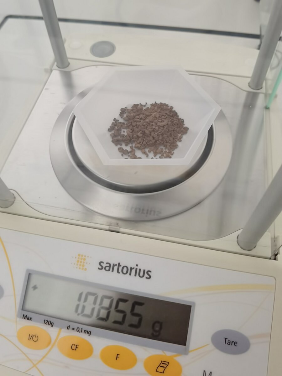 Взвешиваю 1 грамм кофе