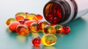    red and yellow capsules of vitamins on a blue background Анита Ким