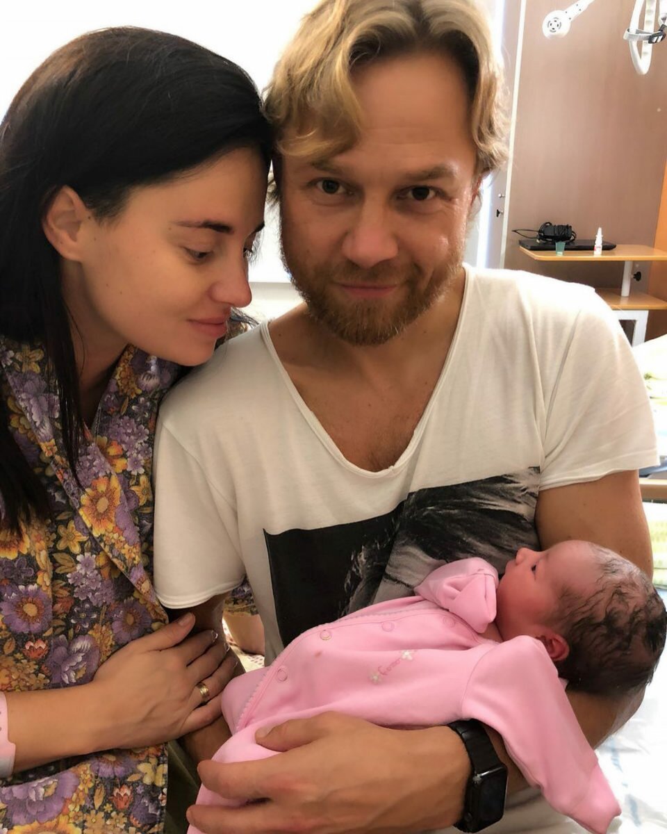 Валерий Карпин с женой и дочерью