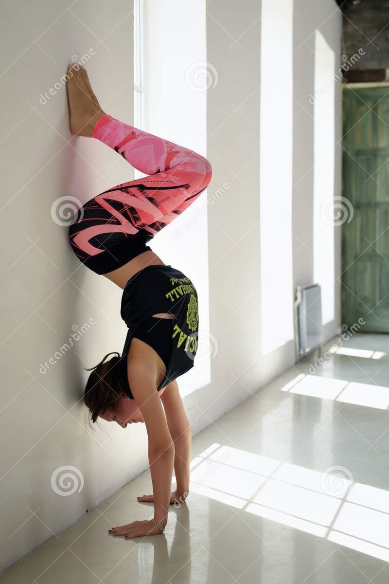 Вариант с поджатыми ногами