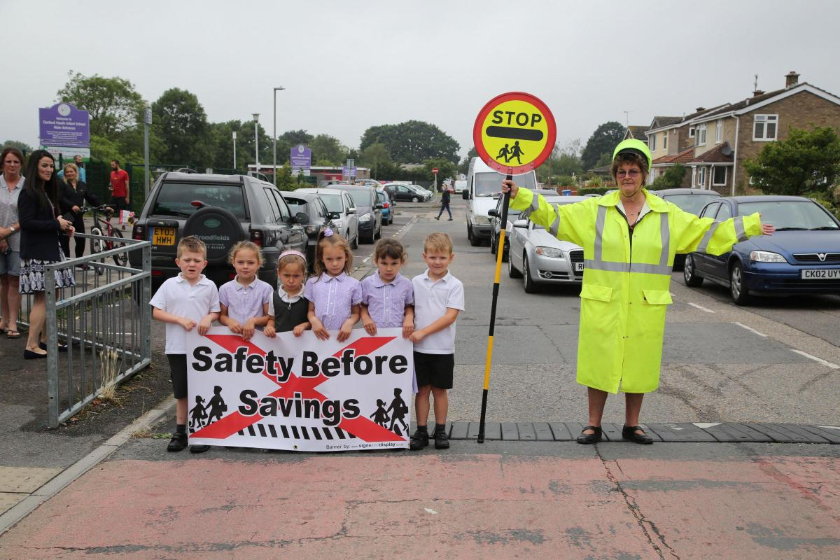 Пикет против замены женщины-леденца на "зебру" в городе Борнмут. Источкик: Bournemouth Echo