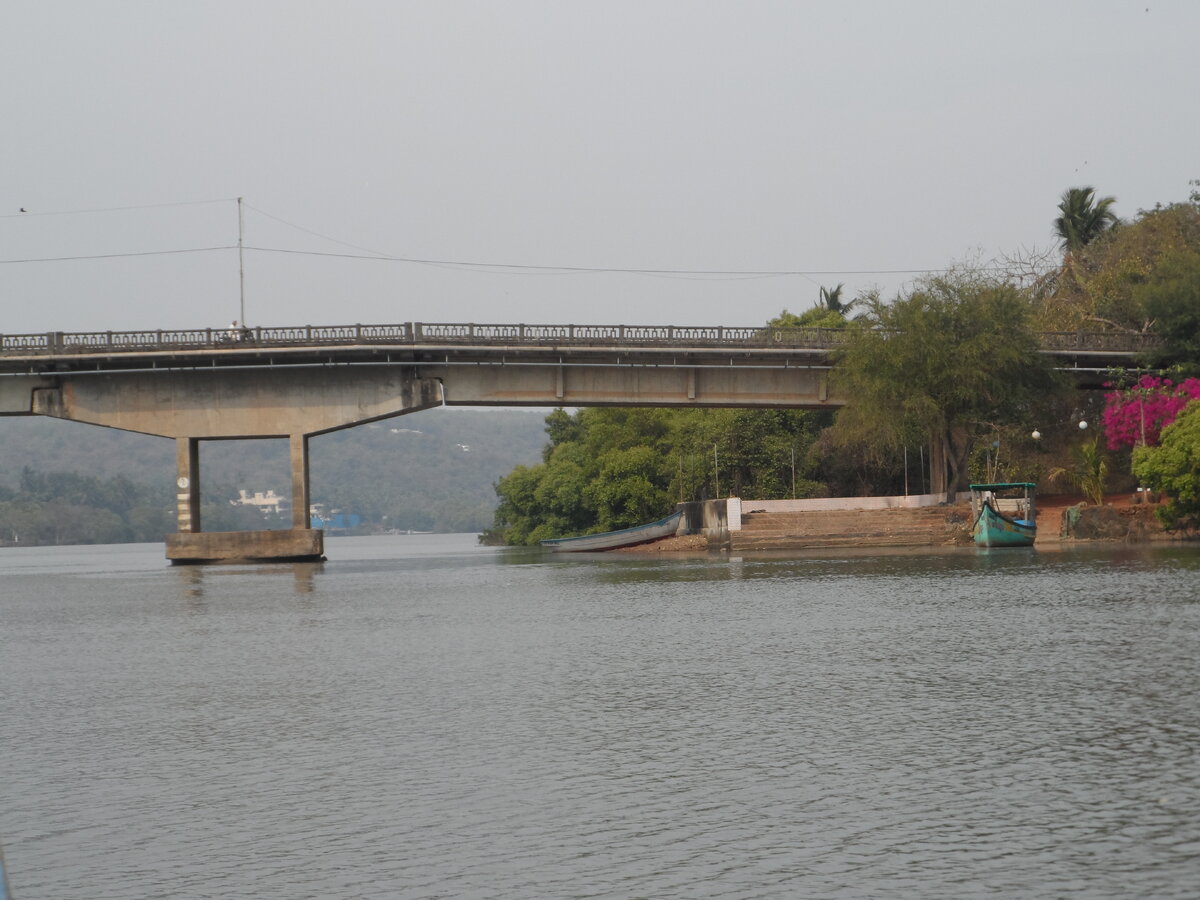 На реке