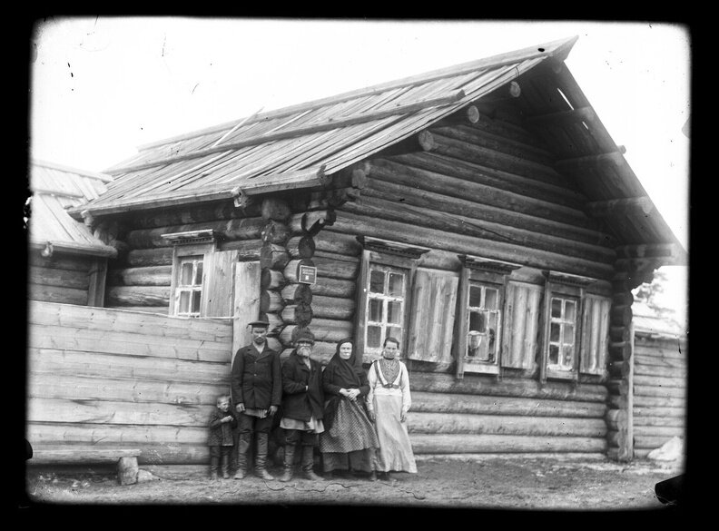 Чем были раньше в домах. Крестьянская изба Иркутская Губерния 19 века. Иркутская Губерния в 1900 году. Деревенская жизнь Иркутской губернии в 1900-1930 годах ". Крестьянская изба 19 века Тамбовской губернии.