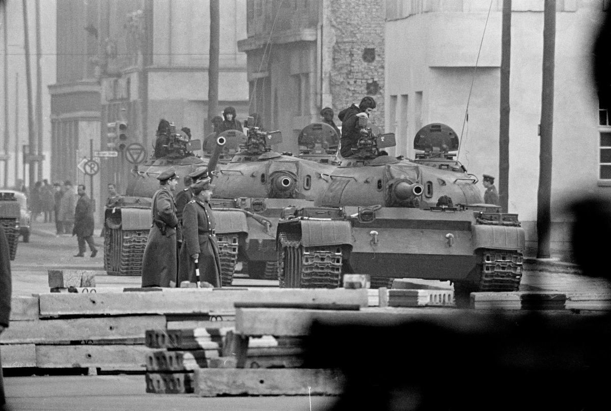 Источник: https://www.vg.no/nyheter/utenriks/i/LKzvV/naa-vil-myndighetene-at-tyskerne-skal-forberede-seg-paa-vaepnet-angrep