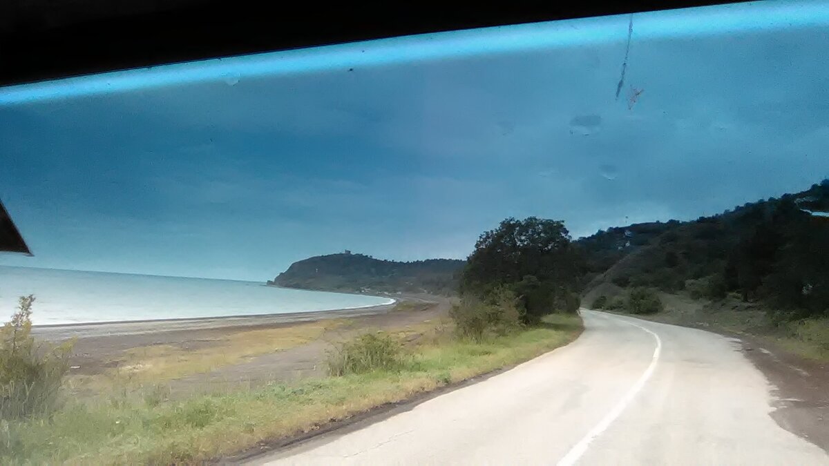 Мыс Агир и башня генуэзских колонизаторов. Нам туда.