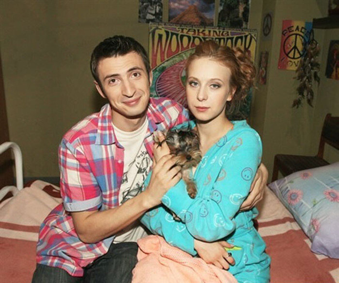 кадр из сериала "Универ"