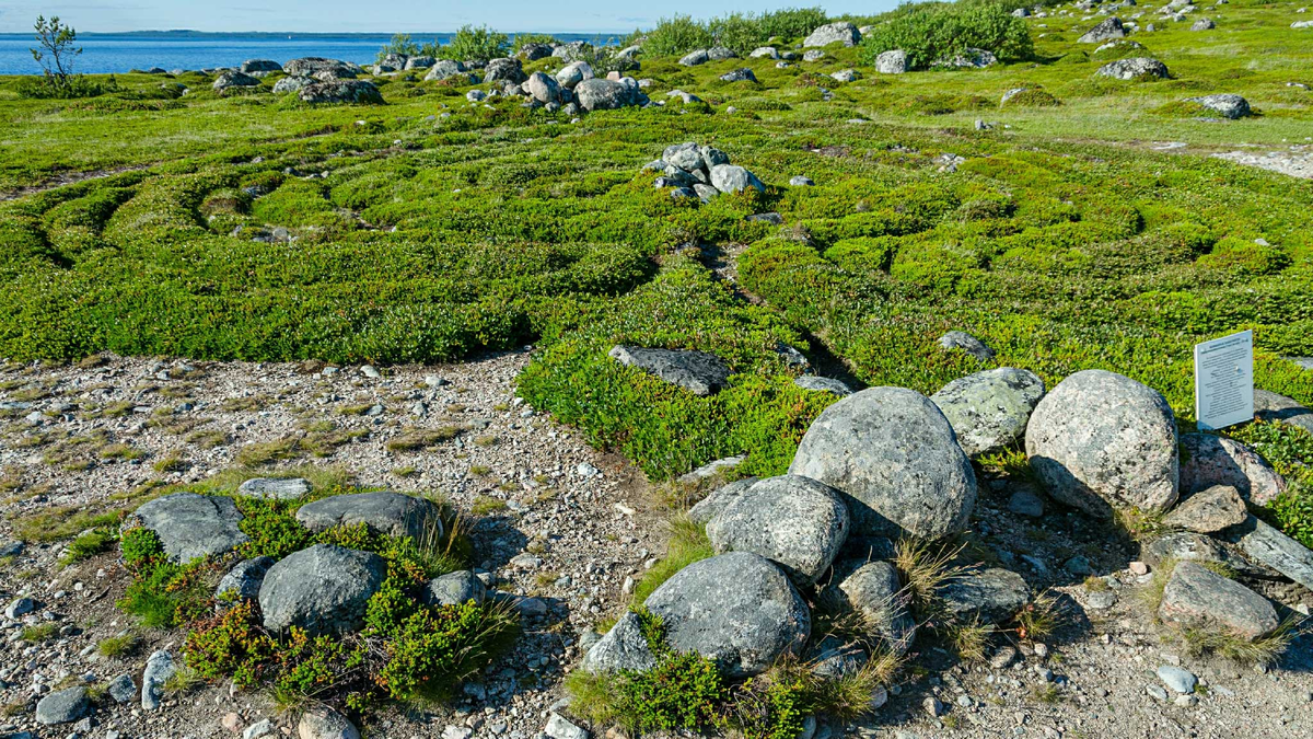 По легенде такие лабиринты служили ловушками для душ умерших.