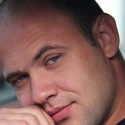  Мужчина решил заступиться, за что 4 обезьяны его и избили до смерти (очень религиозно, да?). Тело скинули в пруд. Сейчас 4х отрыжек после тухлого плова ждет обильное набутыливание. Интересно, если бы он из побил, то его бы посадили? F мужику