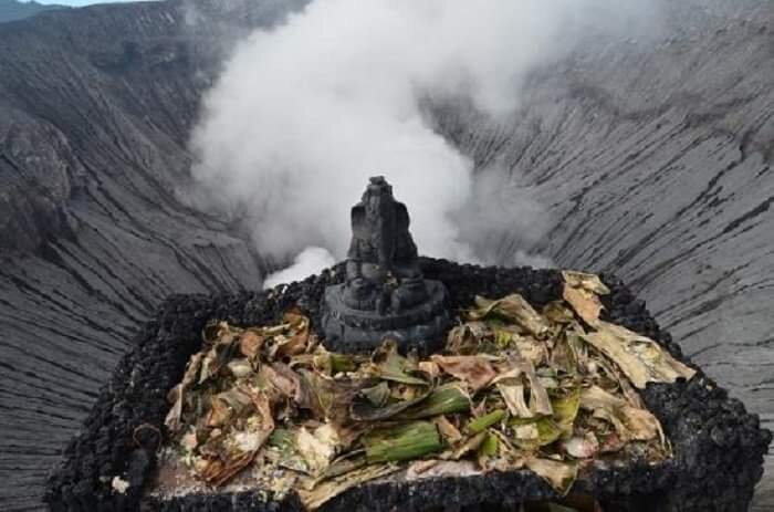 Ганеша на краю вулкана Бромо. Фото "Яндекс-картинки"