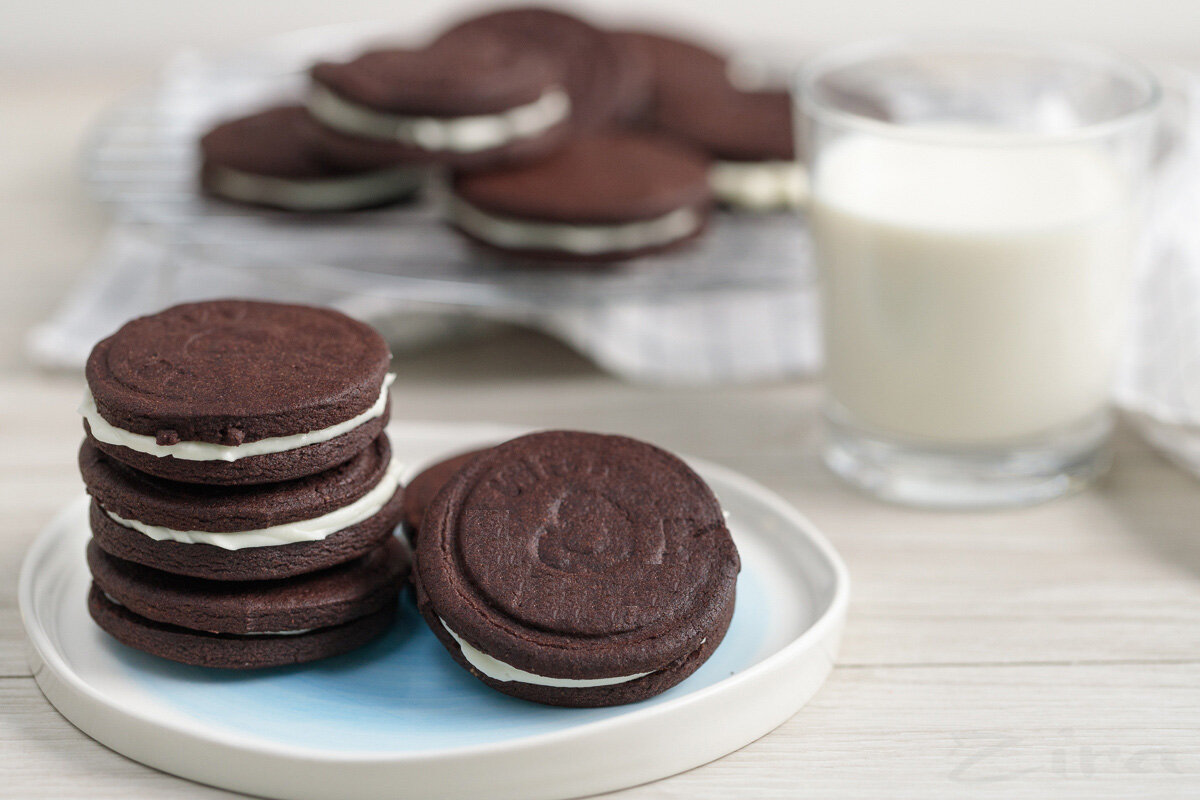 В 1912 году кондитерской компанией Nabisco было выпущено первое печенье Oreo. Это один из самых популярных десертов, который завоевал сердца сладкоежек по всему миру.