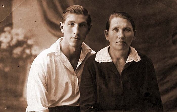 Сергей Филиппов с мамой Евдокией Терентьевной. / Фото: www.liveinternet.ru

