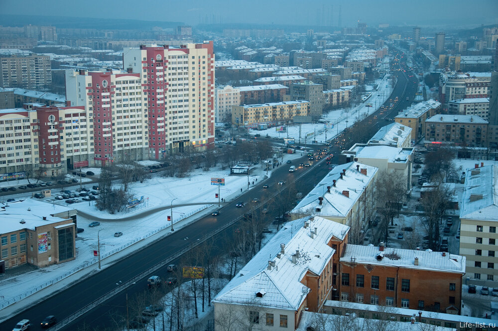 Екатеринбург проспект. Орджоникидзевский район Екатеринбург Уралмаш. Проспект Космонавтов ЕКБ. Улица проспект Космонавтов Екатеринбург. Уралмаш Екатеринбург проспект Космонавтов.