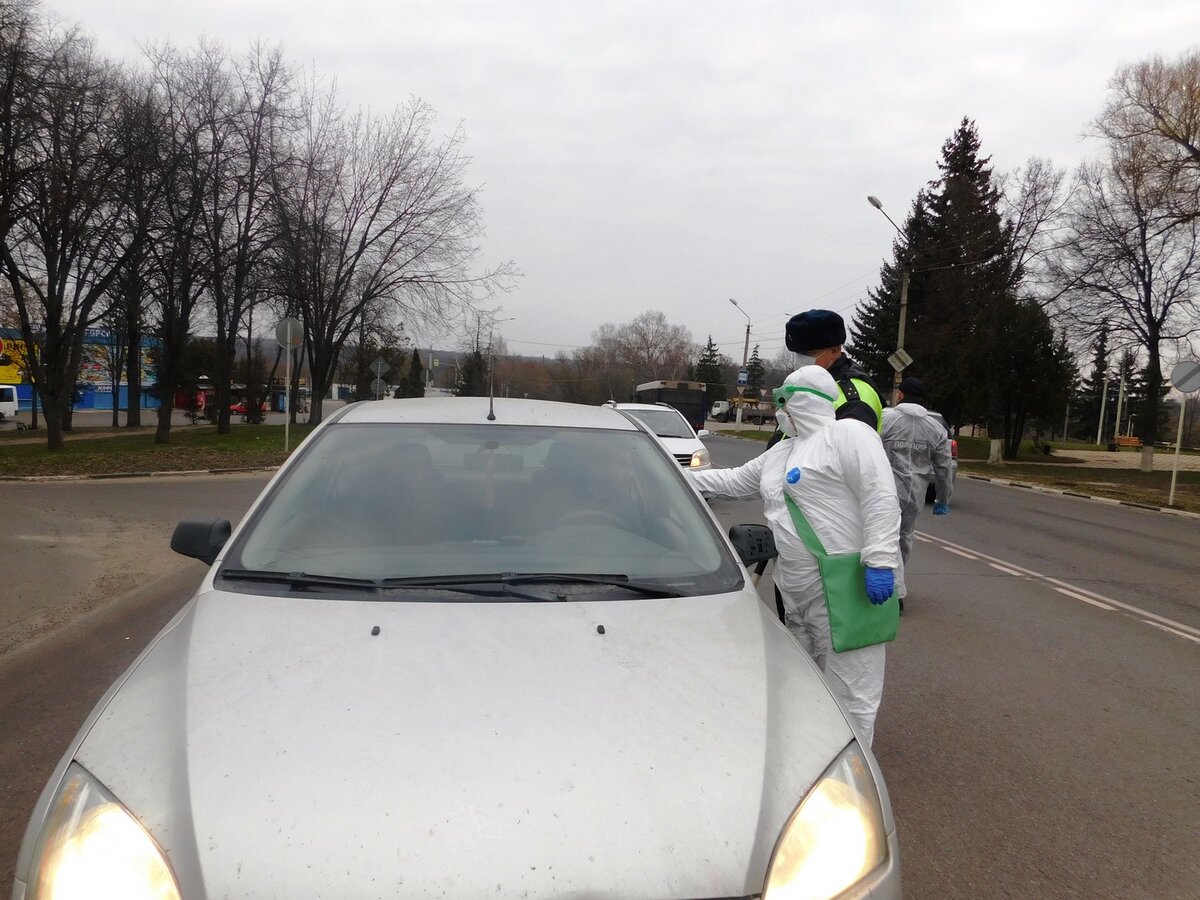 Контроль въезжающих. Фото сделано  представителями администрации города.