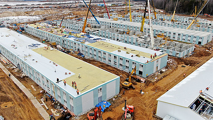 Строящиеся корпуса новой инфекционной больницы в Новой Москве. 
