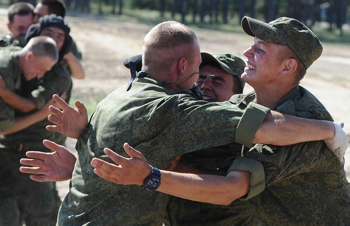 Командир и друг. Воинский коллектив. Сплочение воинского коллектива. Месячник сплочения воинских коллективов. Дружба солдат.