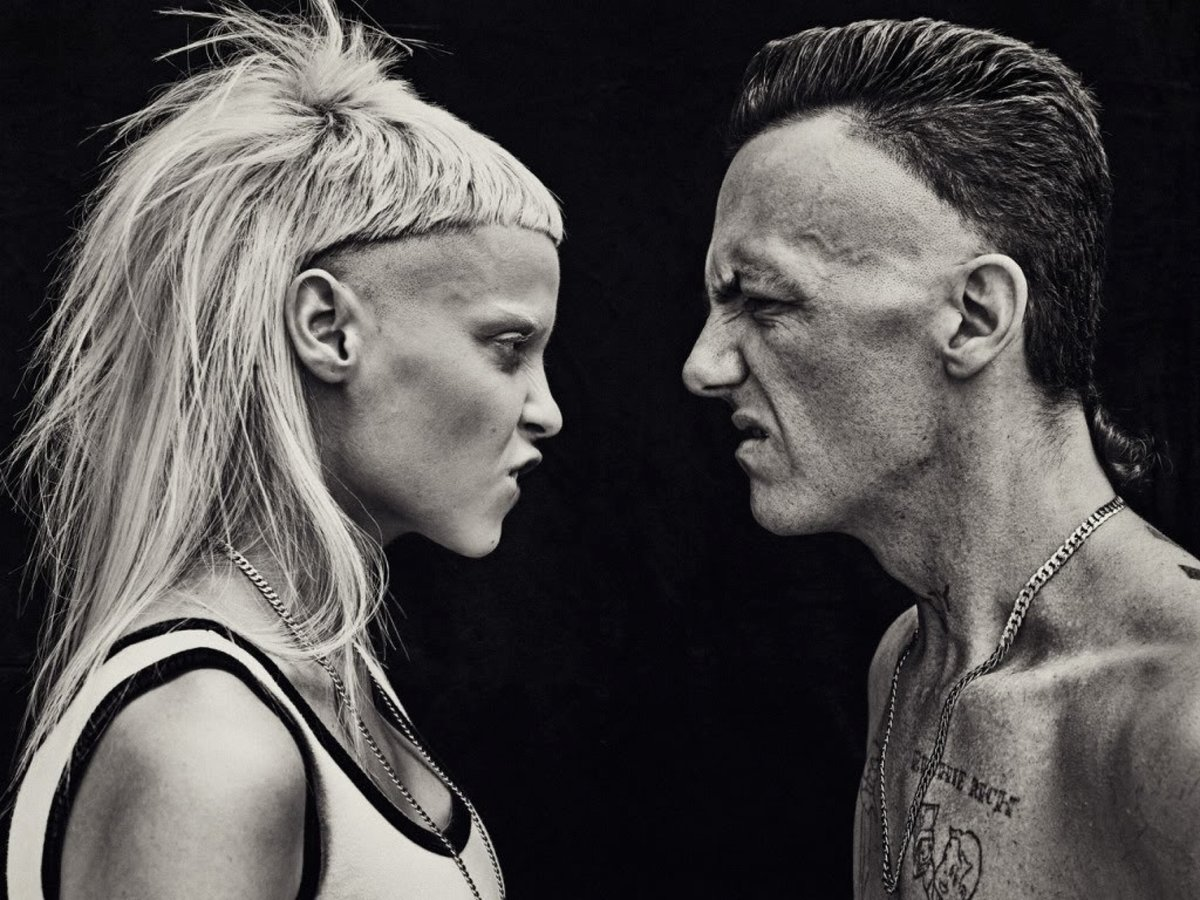 Das antwort. Группа die antwoord. Ниндзя группа die antwoord. Die antwoord Йоланди Фиссер. Йоланди Фиссер и ниндзя.