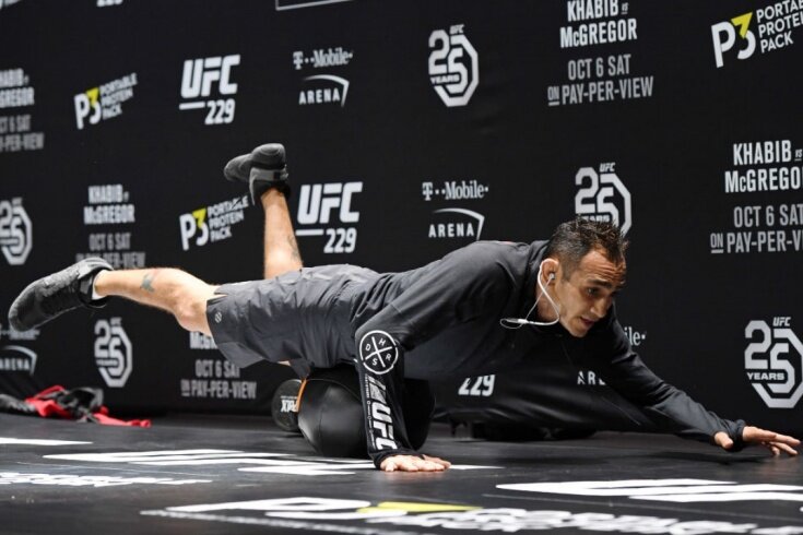 Тони сумасшедший? 