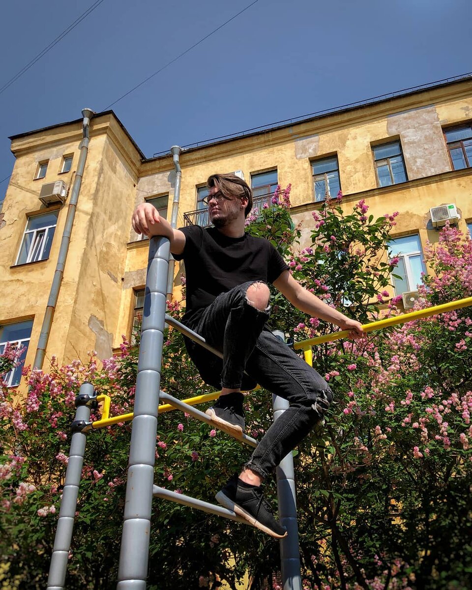 Наблюдаю за событиями, чтобы было о чём писать. Автор фото: Камилла Усманова (Inst: @kamilla.ko)