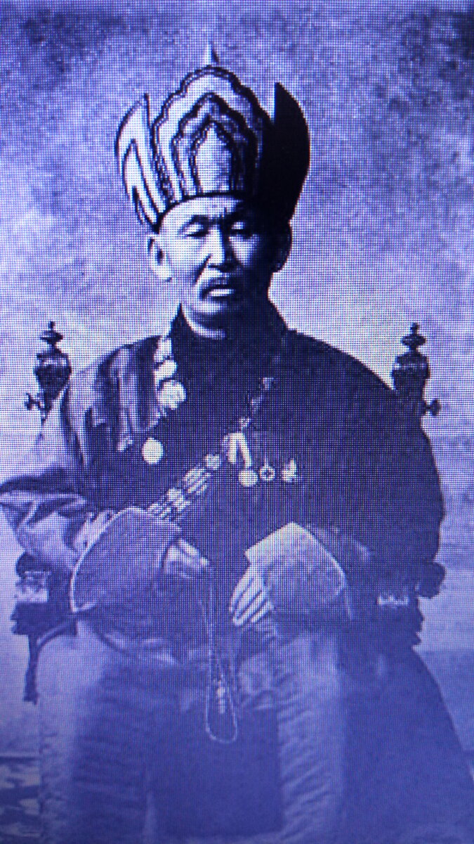 Даши Доржо Итигэлов — Пандита Хамбо Лама XII ( глава буддистов Бурятии, Пандито Хамбо Лама -  титул главы буддистов, в переводе - "самый учёный лама", "пандит" с санскрита "учёный")