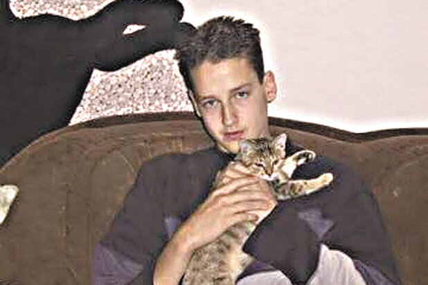 Филипп Тарасов внешне очень похож на своего знаменитого отца.