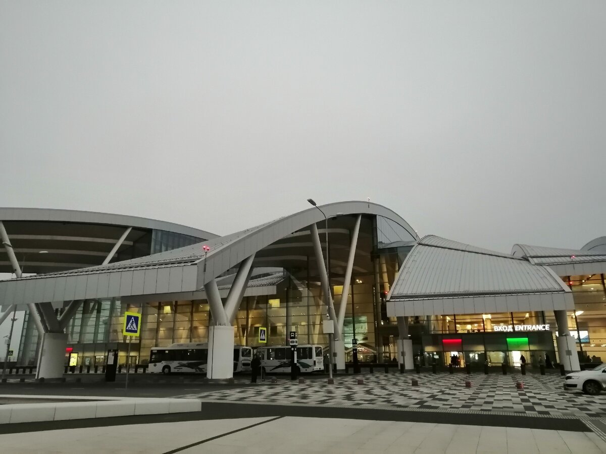 Аэропорт Платов. г.Ростов. Вход.
