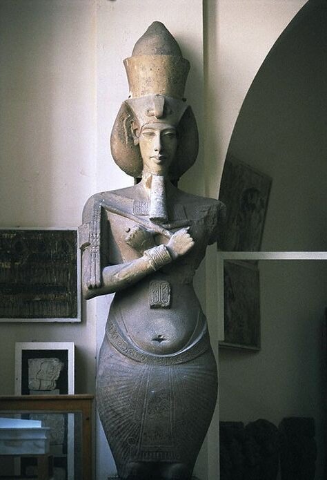 «Статуя Эхнатона,     египетский музей»