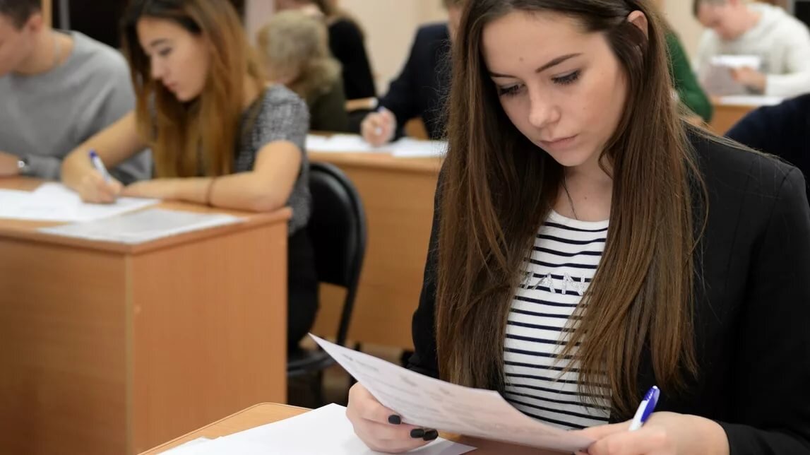 Обучающемуся 9 класса. Обучающемуся 9 класса. Обучающемуся 9 класса. Экзамены в 9 классе. Старшеклассники в школе.