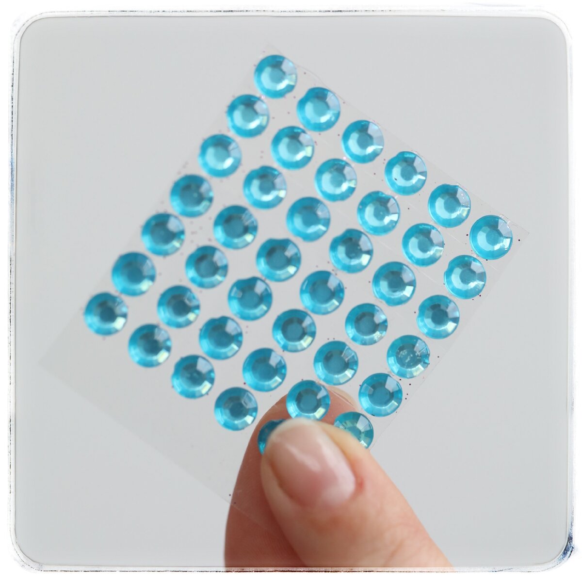 Эти стразинки сверкают также, как мои бредовые детские мысли