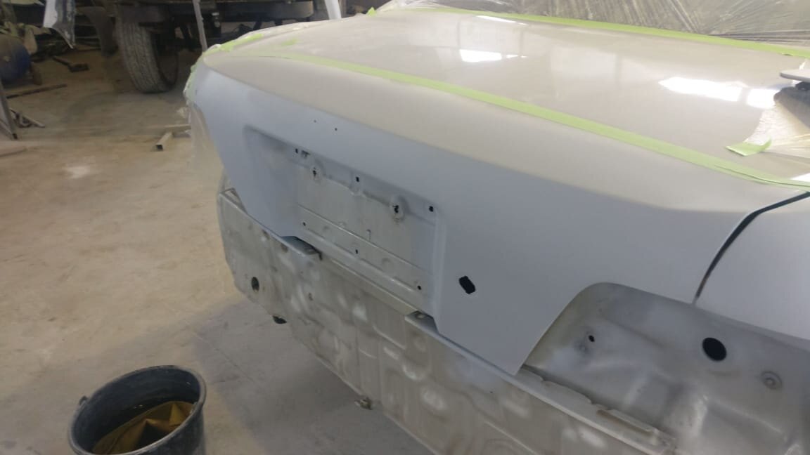 На багажнике был полезший лаки царапина, обошлись без шпакли.