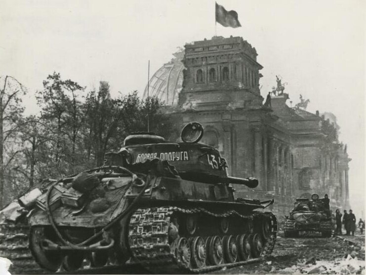 ИС-2 в городе