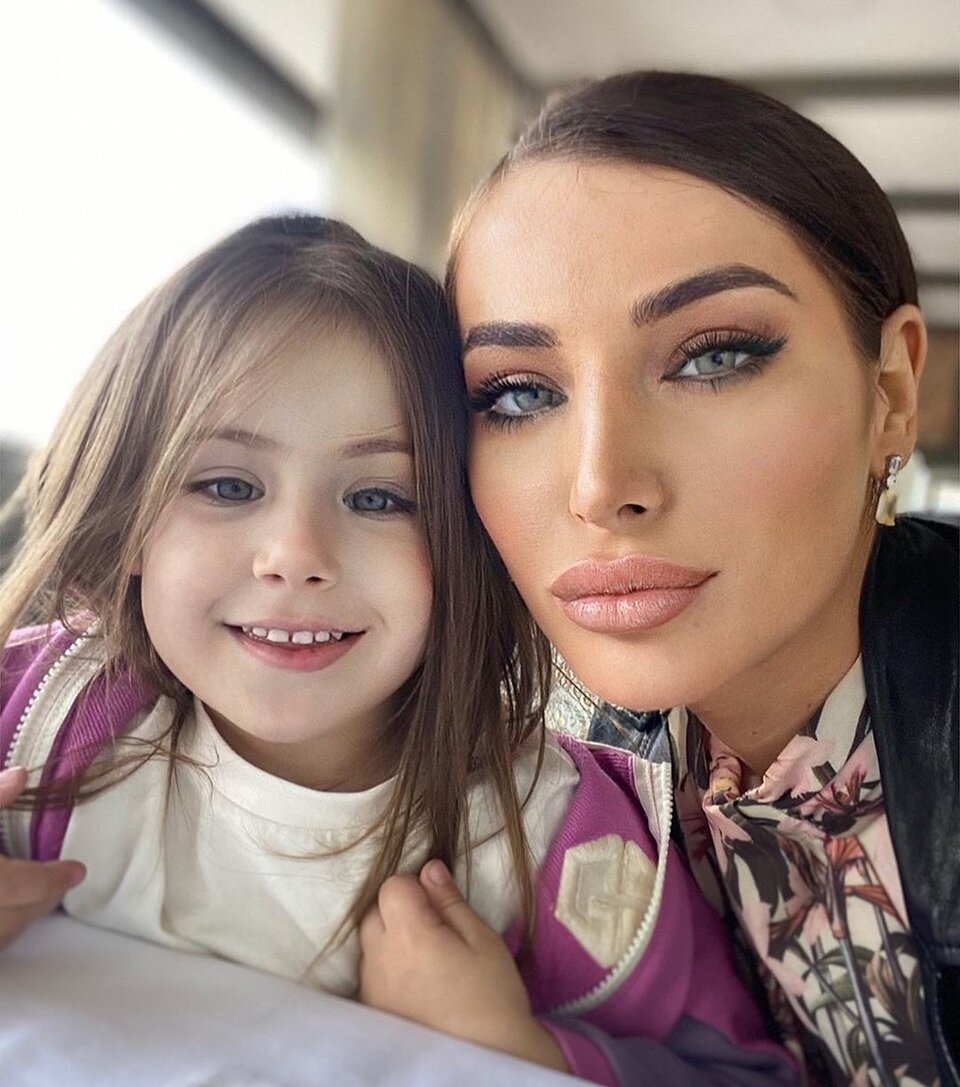 Тата переживает, что Бетти фактически растёт без отца
​Фото: «Инстаграм»
