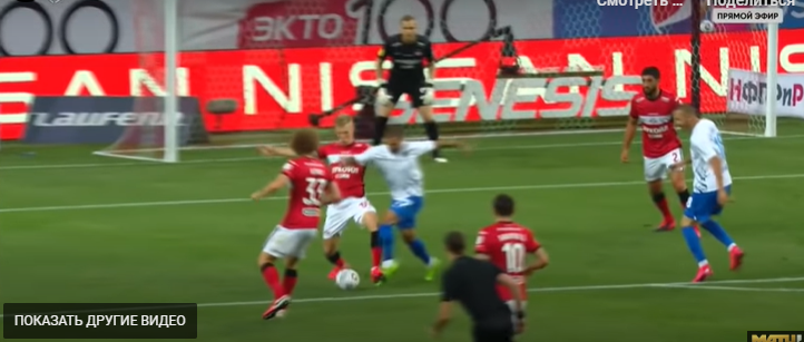 Фол Маслова до касания мяча