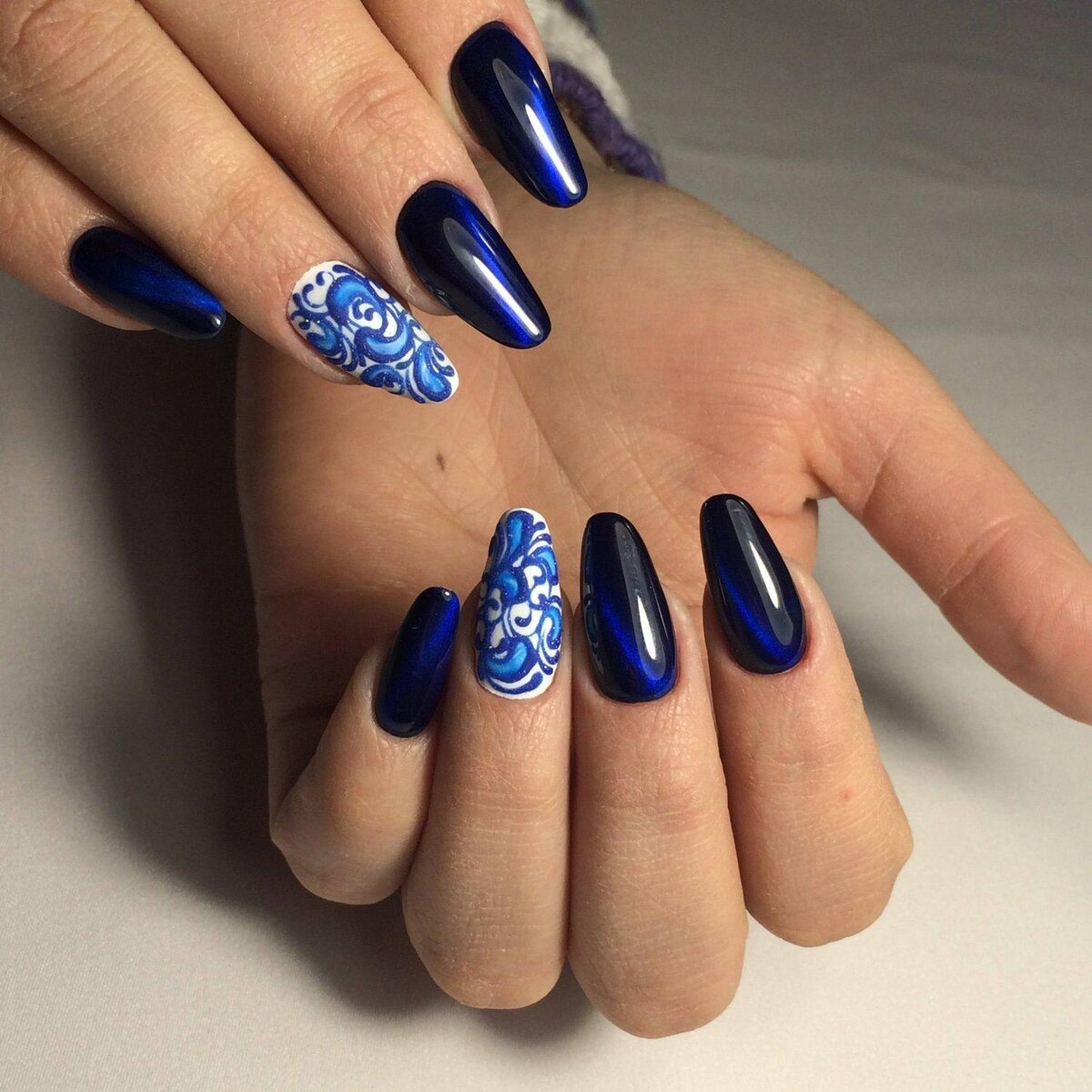 Таинственный темный маникюр. Фото оригинальных идей, тенденции 2020