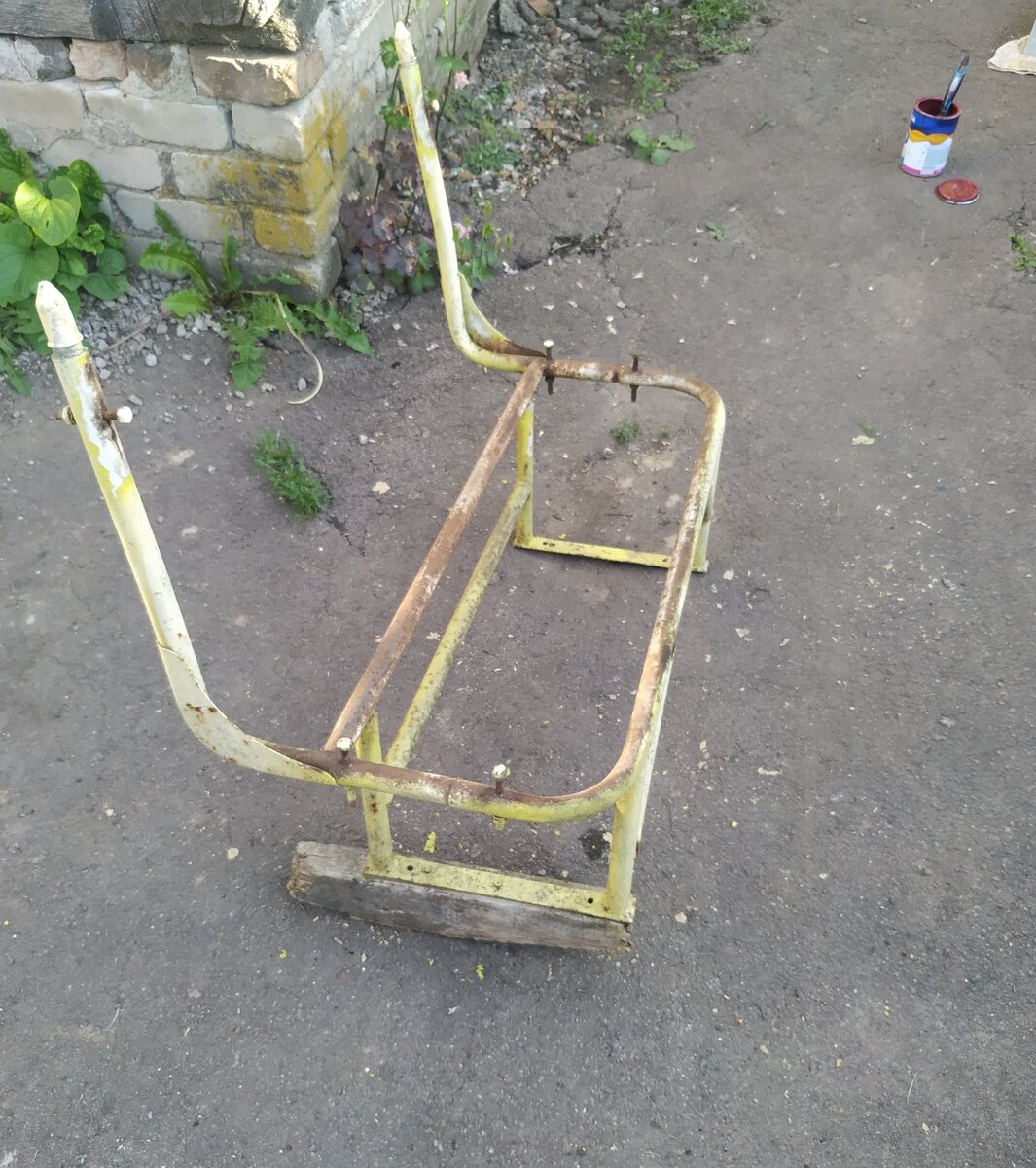 старый каркас сиденья .