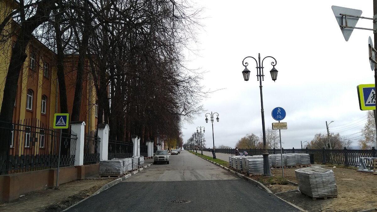 Благоустройство набережной продолжается.