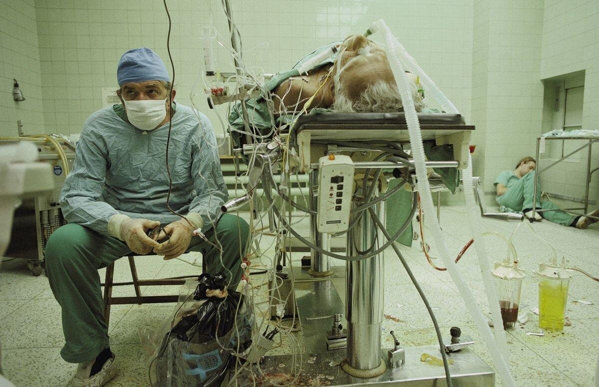 23 часа в операционной, это вам не "тяжелое совещание с Заказчиком"