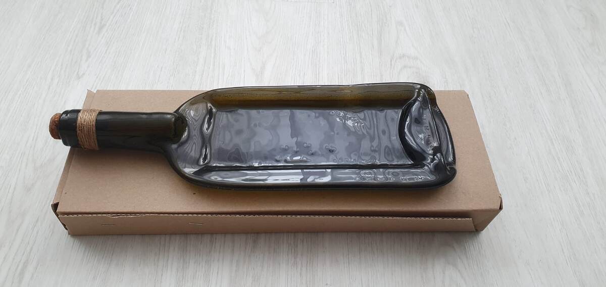 Тарелка бутылка.