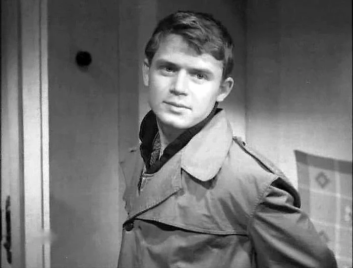 Сергей Никоненко. Кадр из кинофильма "Шурка выбирает море", 1963