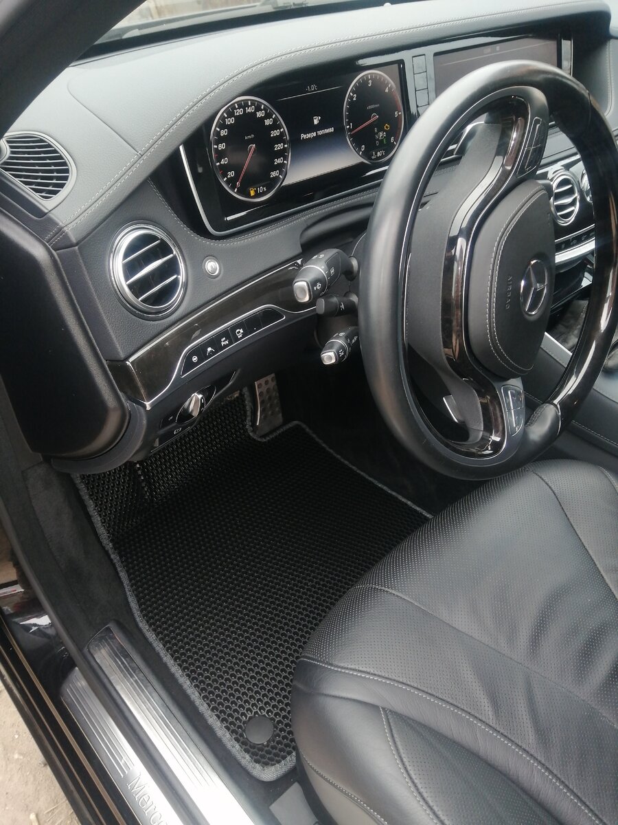 Начну с того, что комплект для этого автомобиля получился на 5+ и объясню почему. Во многих автомобилях премиум класса салон покрыт карпетом к которому не липнет липучка, а липучка для #eva-ковриков - одна из важных деталей, если интересно почему, интересуетесь, отвечу. 