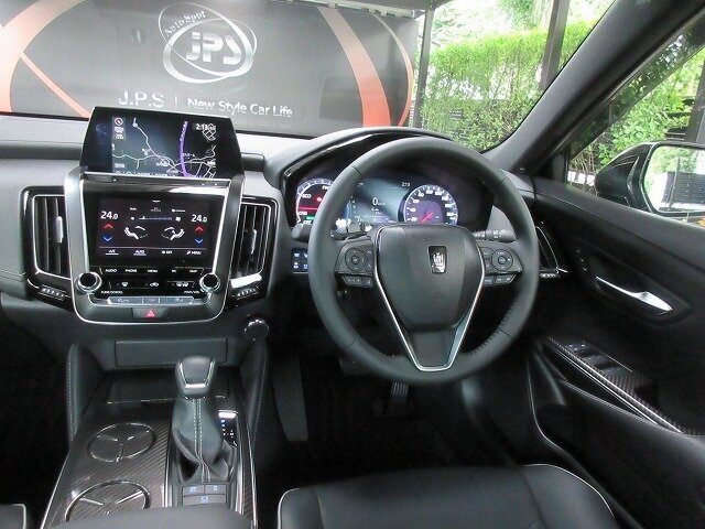 Toyota Crown athlete 2017 салон