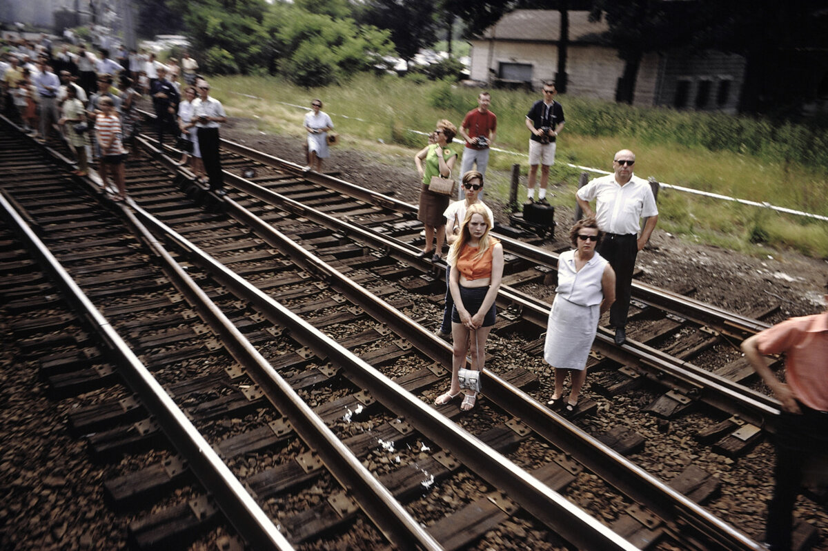 RFK Funeral Train («Похоронный поезд Роберта Фрэнсиса Кеннеди»). © Paul Fusco | Magnum Photos, 1968 год