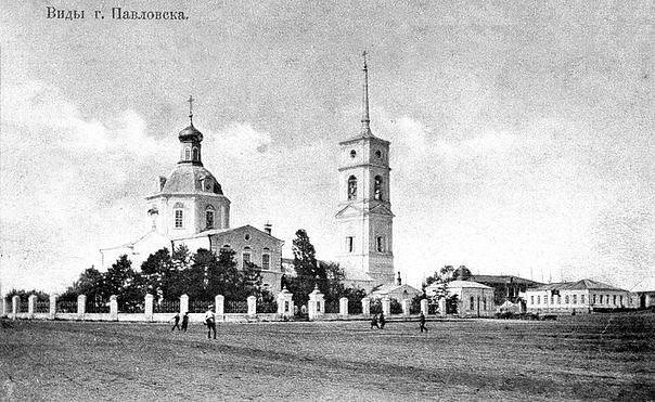 Первой «пала» старинная кирпичная ограда парка, которую можно было разрушить только с помощью мощной техники.
