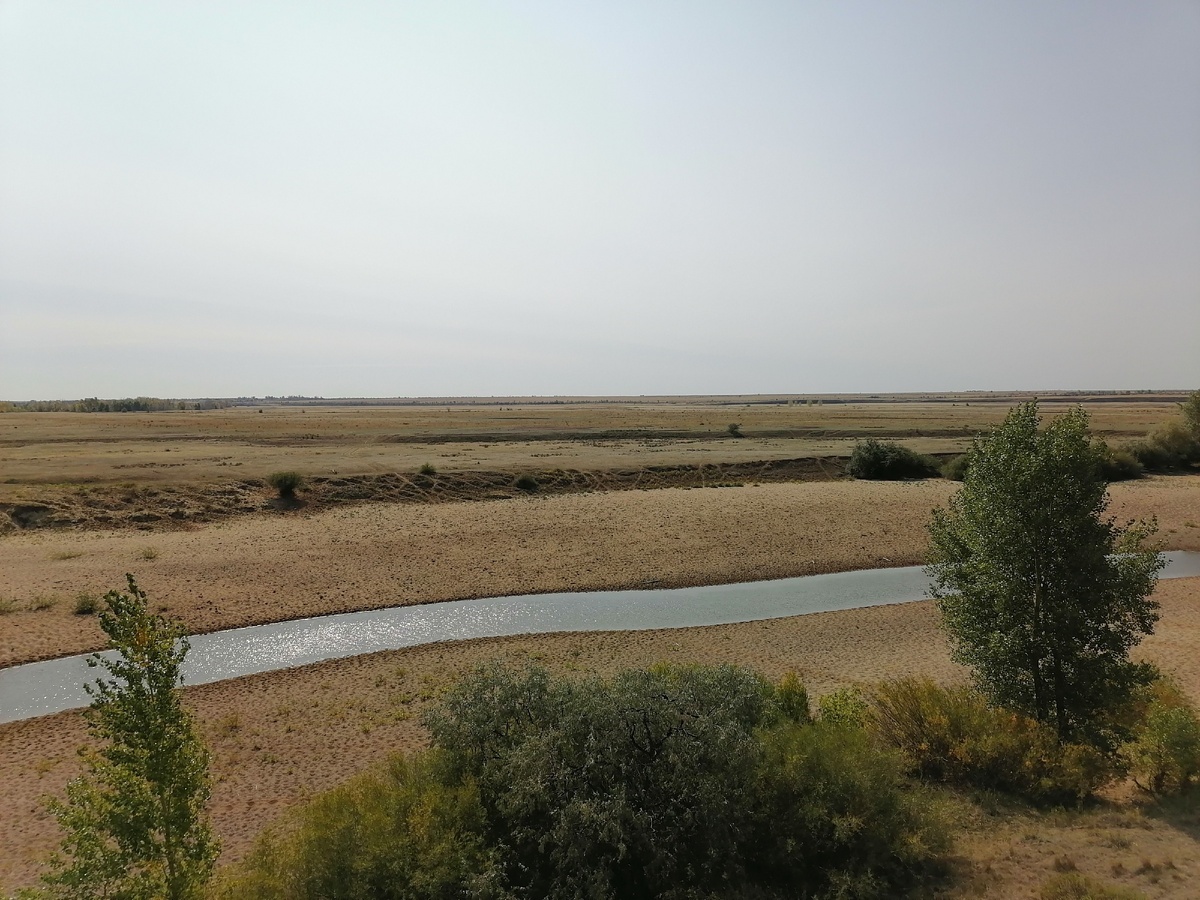 Моё фото с небольшой скалы. 