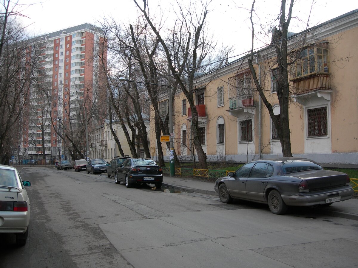 Здесь и далее фотографии, сделанные весной 2006 года
