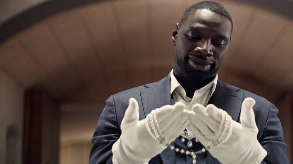 Кадры и сериала "Люпен"