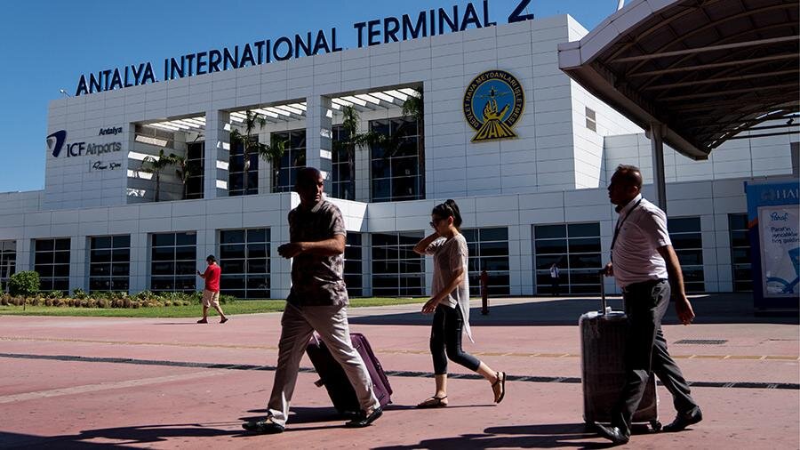Здание международного аэропорта Анталья                                                                                                         Фото: ТАСС/Сергей Бобылев