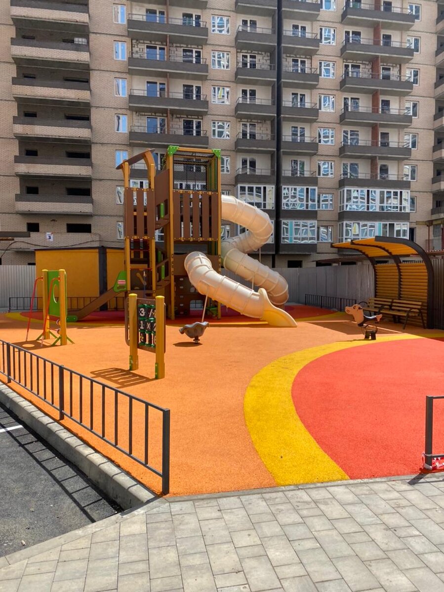 Детская площадка во дворе