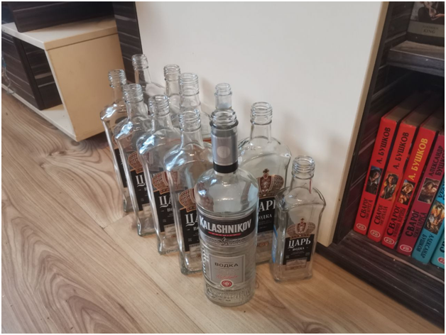 Фото из архива. Собираю очередную партию бутылок