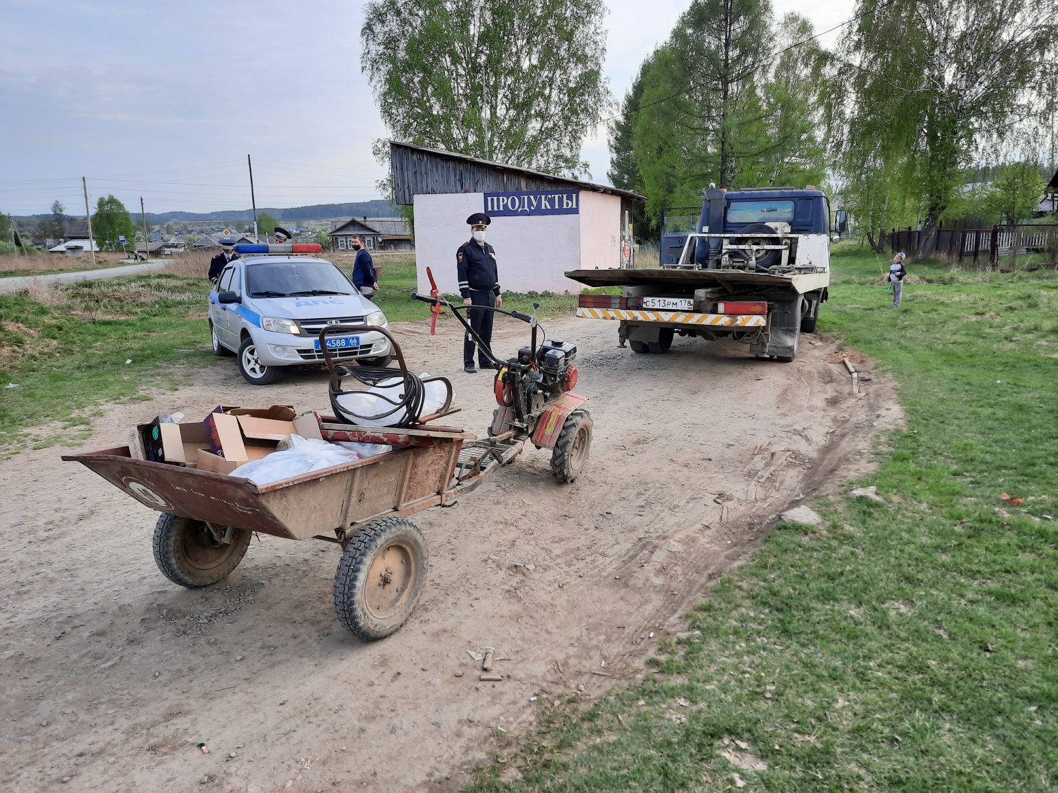 Нужны ли права для управления мотоблоком на дорогах общего пользования?1